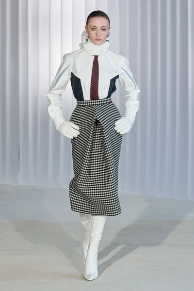 Look 10
